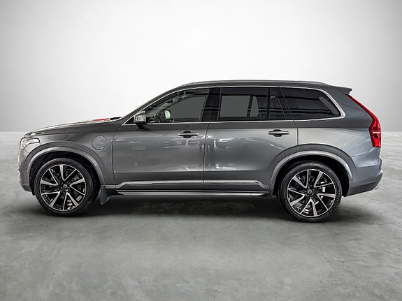 Volvo XC90 2 of 30