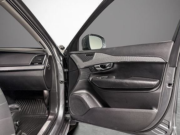 Volvo XC90 16 of 30