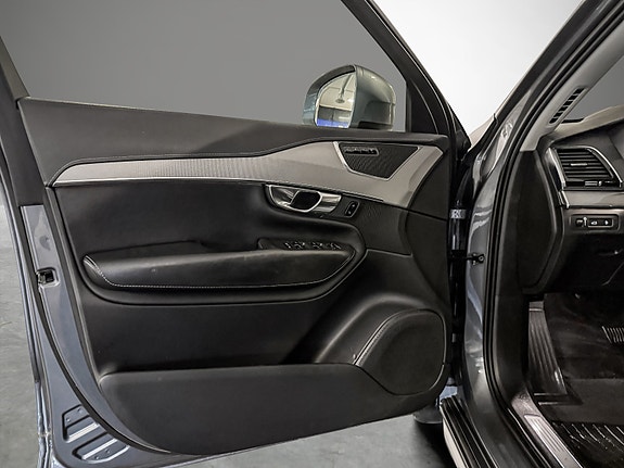 Volvo XC90 9 of 30