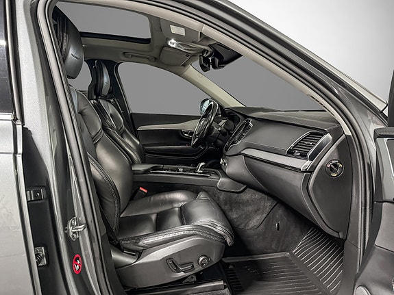 Volvo XC90 15 of 30