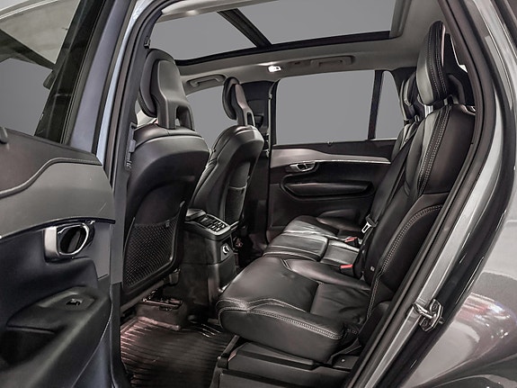 Volvo XC90 18 of 30