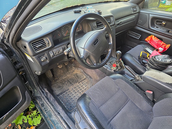Volvo V70 2 of 3