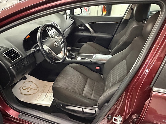 Toyota Avensis 16 of 29