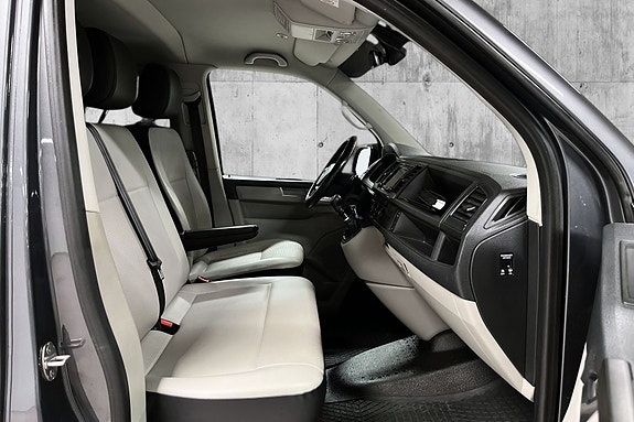 Volkswagen Caravelle 19 of 23