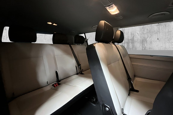 Volkswagen Caravelle 22 of 23