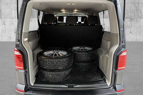 Volkswagen Caravelle 23 of 23