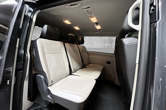 Volkswagen Caravelle 21 of 23
