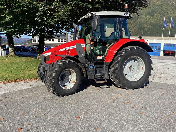 Massey Ferguson MF 5713 S 6 of 18