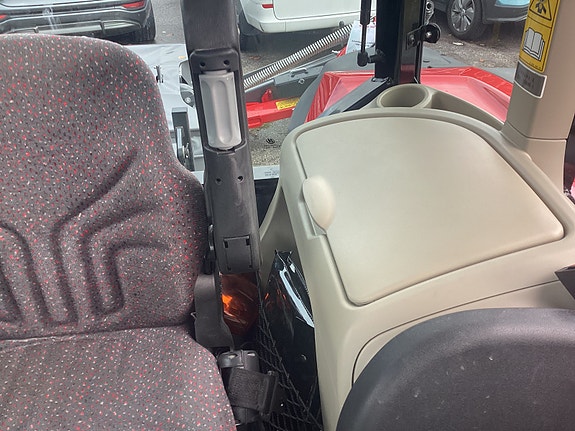 Massey Ferguson MF 4710M 8 of 12