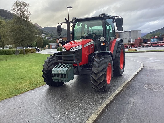 Massey Ferguson MF 4710M 9 of 12