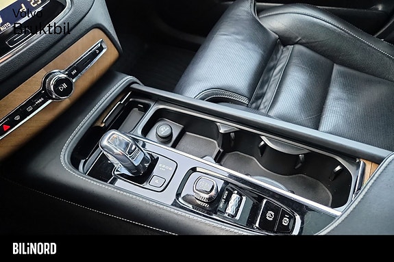 Volvo XC90 16 of 18