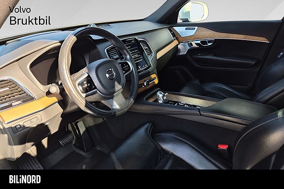 Volvo XC90 11 of 18