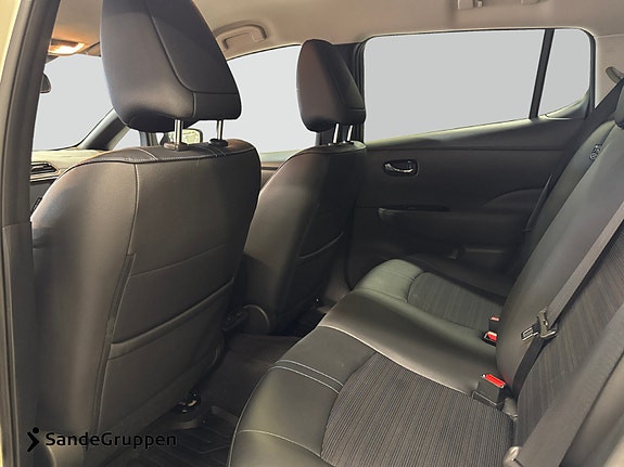 Nissan Leaf 14 of 15