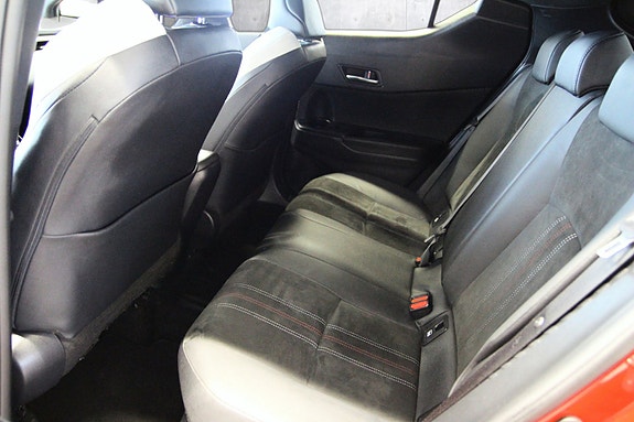 Toyota C-HR 15 of 30