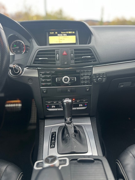 Mercedes-Benz E220 13 of 17