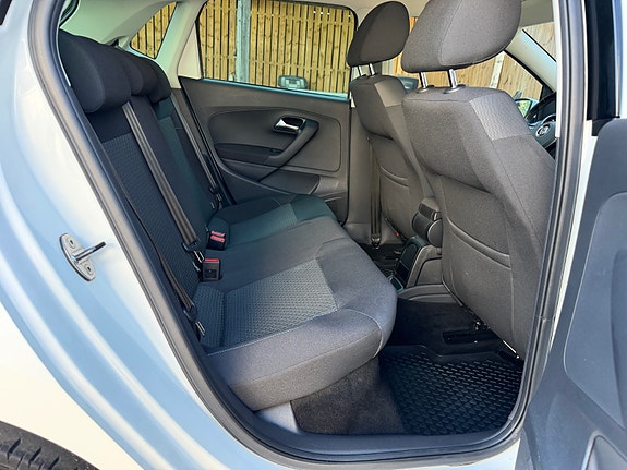 Volkswagen Polo 21 of 29
