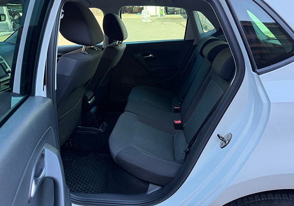 Volkswagen Polo 19 of 29