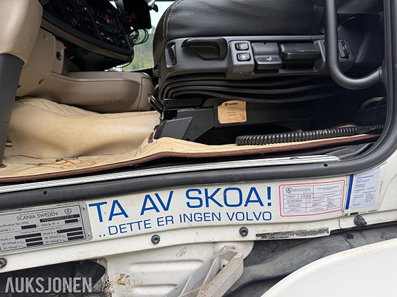 Scania R580 trekkvogn med V8, hydraulikk og JOST svingskive 30 of 30
