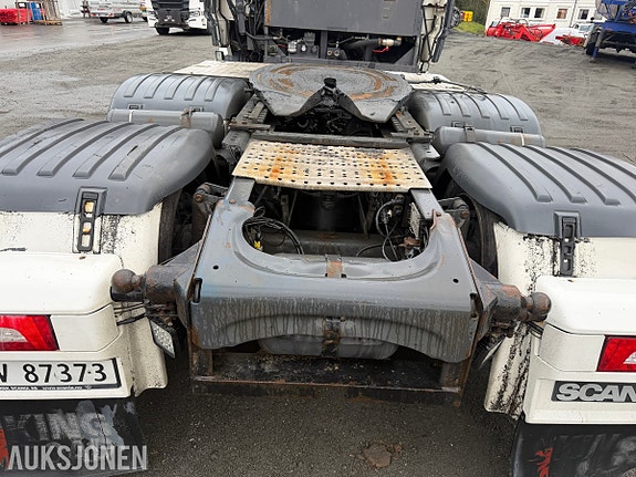 Scania R580 trekkvogn med V8, hydraulikk og JOST svingskive 14 of 30
