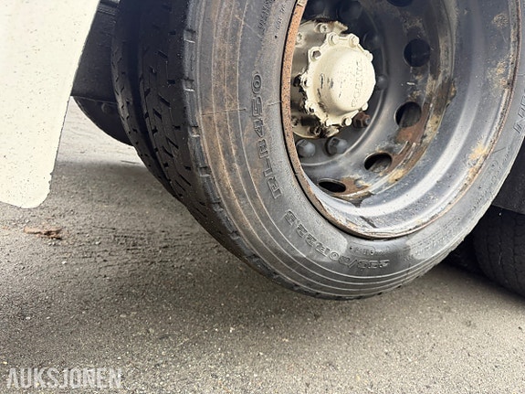 Scania R580 trekkvogn med V8, hydraulikk og JOST svingskive 7 of 30