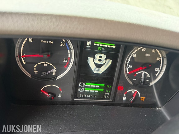 Scania R580 trekkvogn med V8, hydraulikk og JOST svingskive 22 of 30
