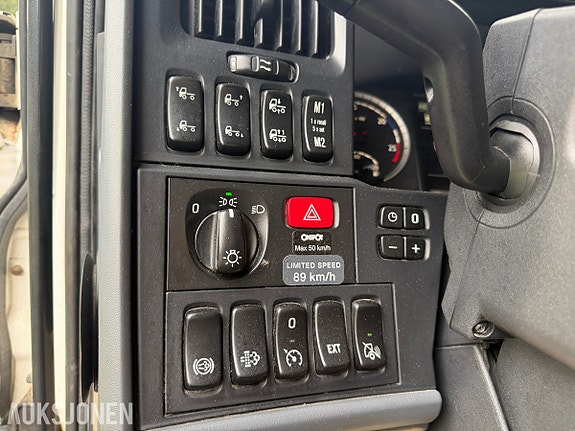 Scania R580 trekkvogn med V8, hydraulikk og JOST svingskive 19 of 30