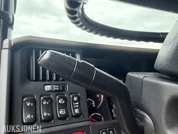Scania R580 trekkvogn med V8, hydraulikk og JOST svingskive 20 of 30