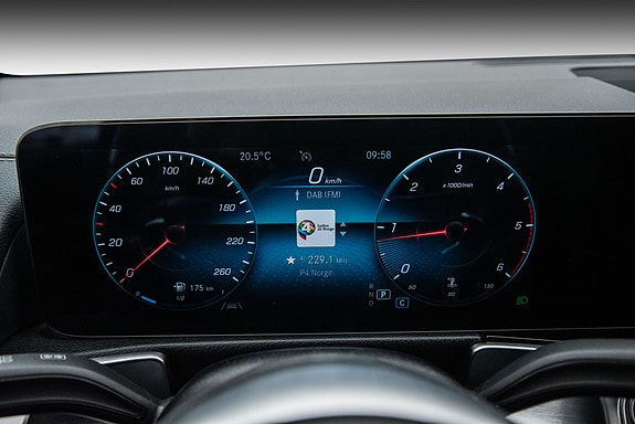 Mercedes-Benz GLB220 d 24 of 28
