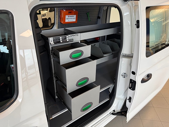 Volkswagen Caddy Maxi 4 of 30