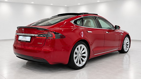 Tesla Model S 4 of 30