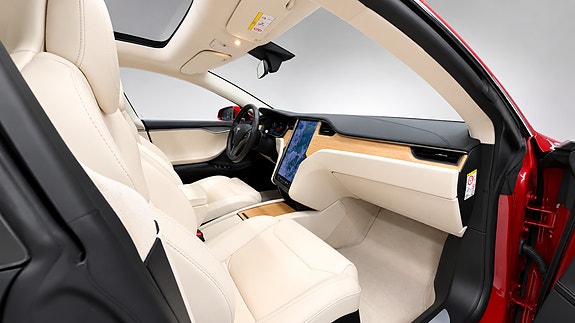 Tesla Model S 28 of 30