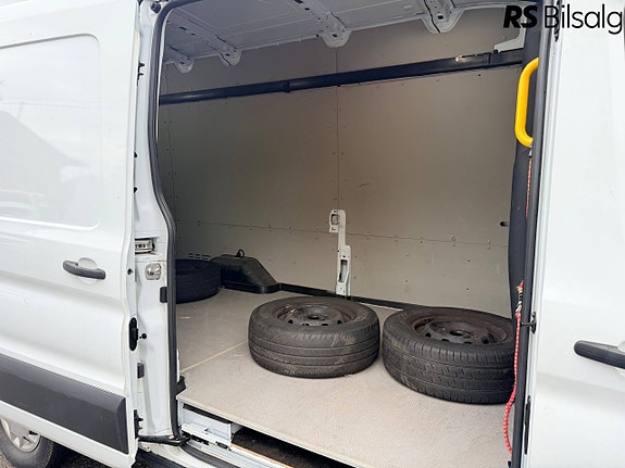 Ford E-Transit 350 L4 Van 17 of 30