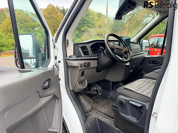 Ford E-Transit 350 L4 Van 21 of 30