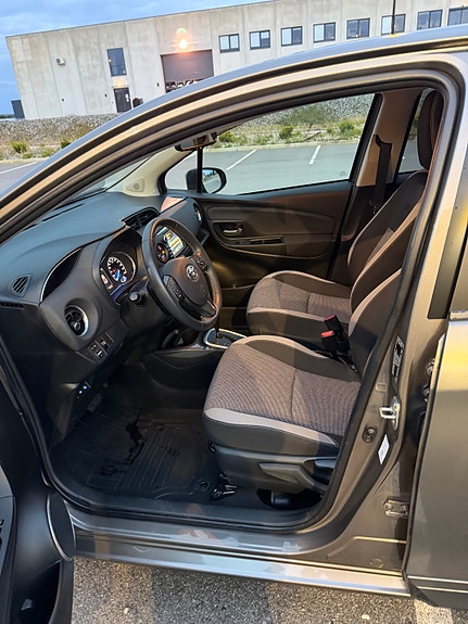 Toyota Yaris 9 of 19