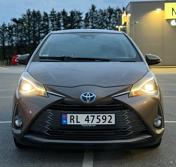 Toyota Yaris 5 of 19