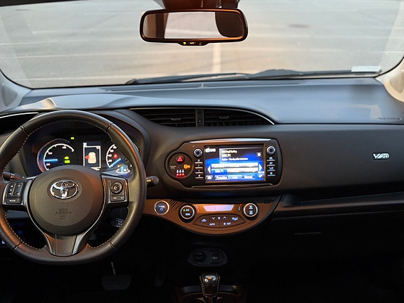 Toyota Yaris 13 of 19