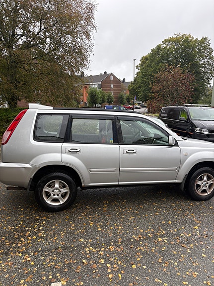 Nissan X-Trail 4 of 17