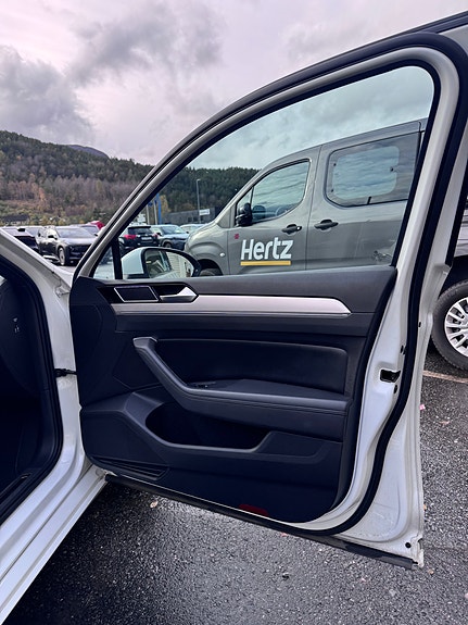 Volkswagen Passat 14 of 30