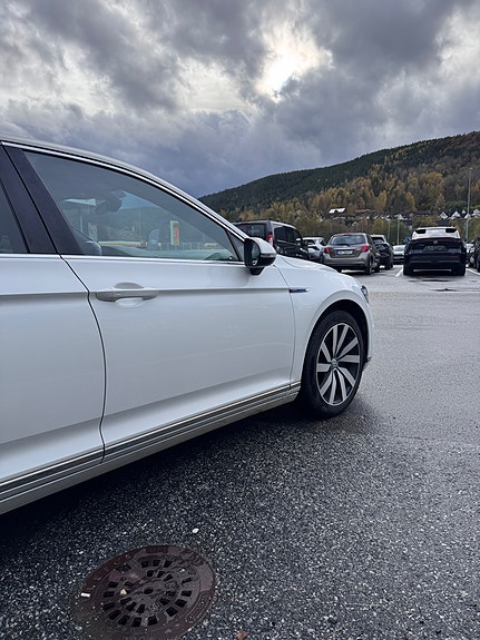 Volkswagen Passat 4 of 30