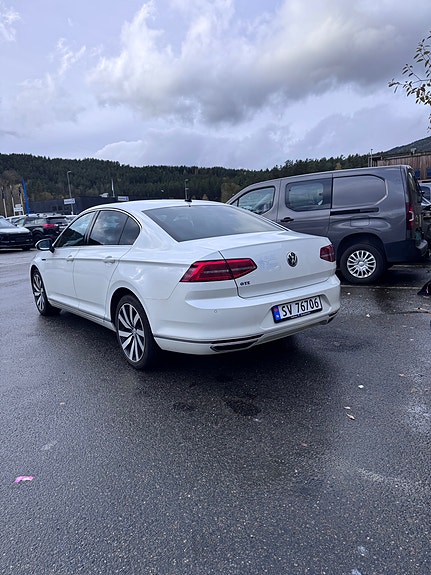 Volkswagen Passat 3 of 30