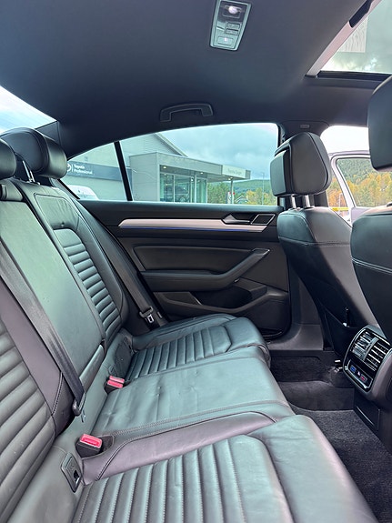 Volkswagen Passat 27 of 30