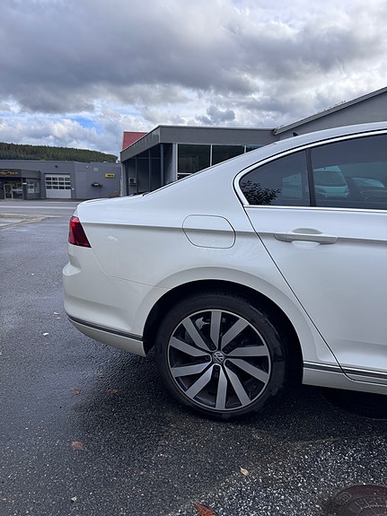 Volkswagen Passat 11 of 30