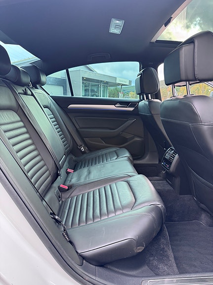Volkswagen Passat 26 of 30