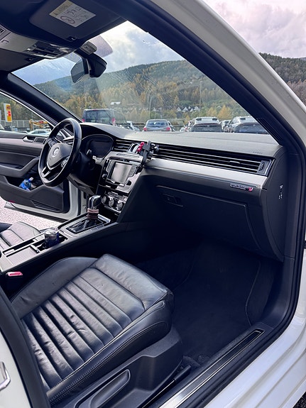 Volkswagen Passat 13 of 30