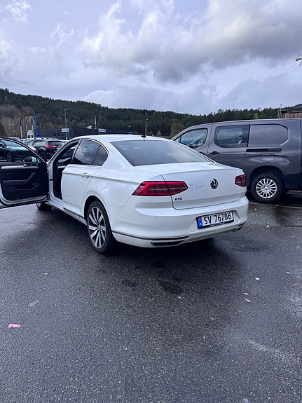 Volkswagen Passat 8 of 30