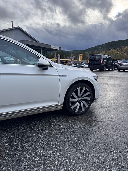 Volkswagen Passat 10 of 30