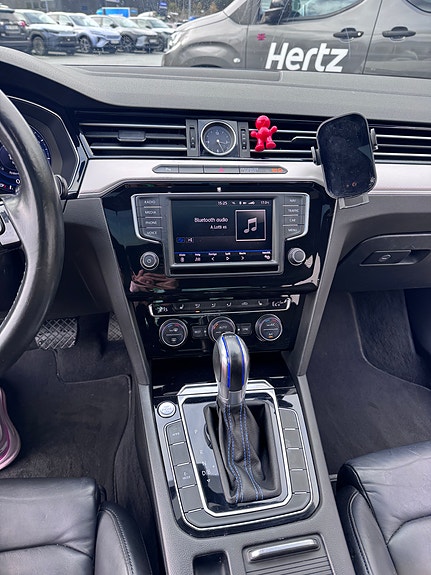 Volkswagen Passat 24 of 30