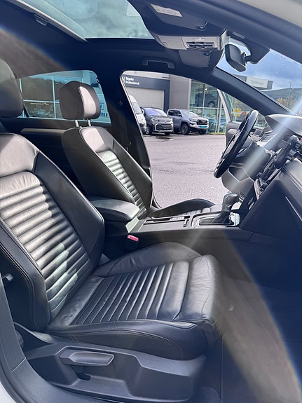 Volkswagen Passat 17 of 30