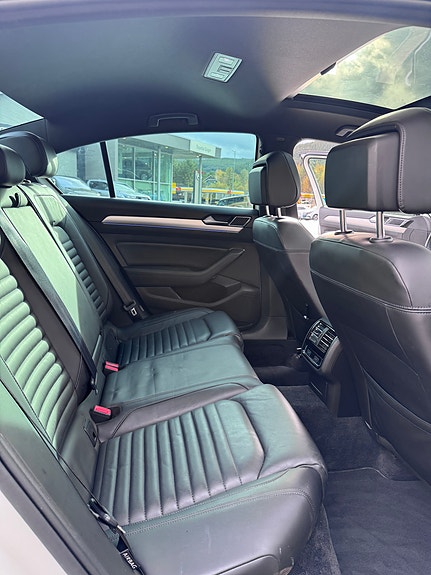 Volkswagen Passat 18 of 30