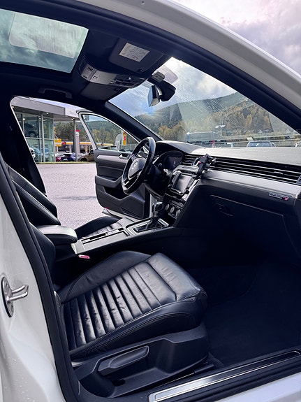 Volkswagen Passat 16 of 30